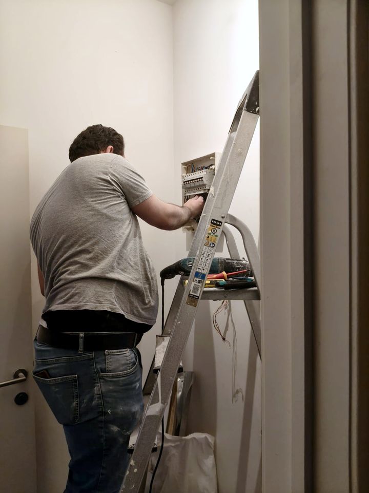 KALIX electrician working at the fuse box