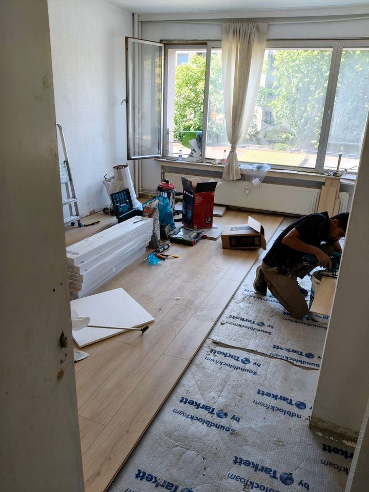 KALIX team laying laminate flooring