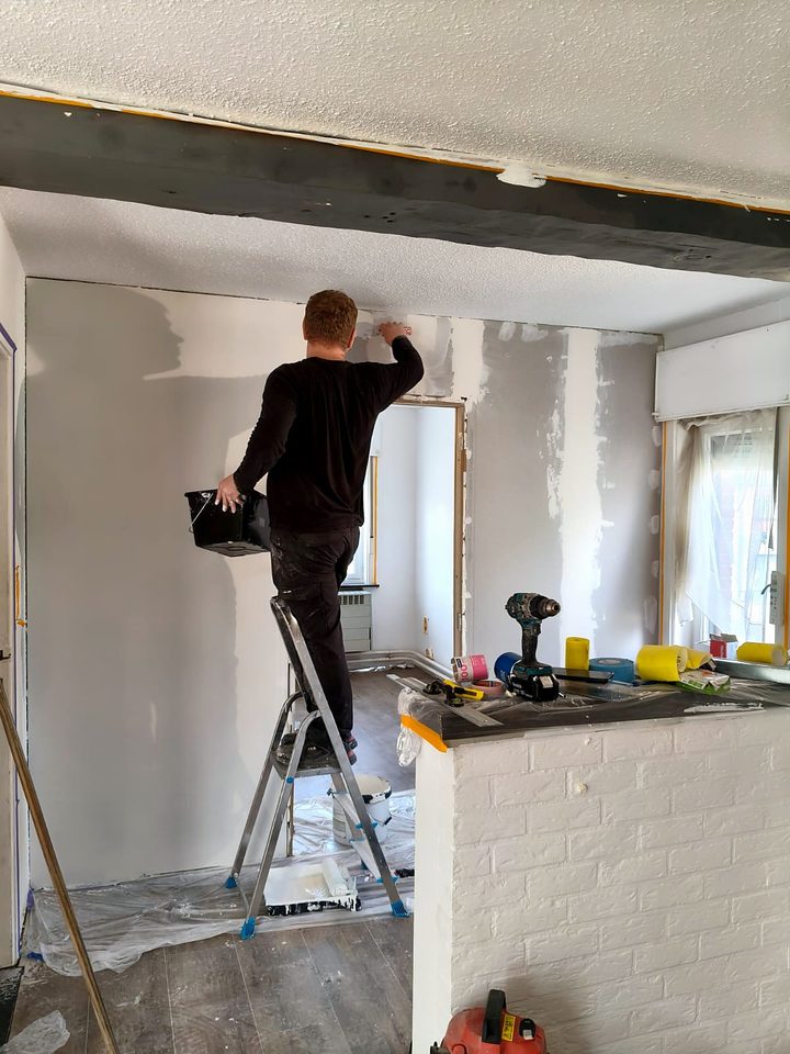KALIX team preparing walls